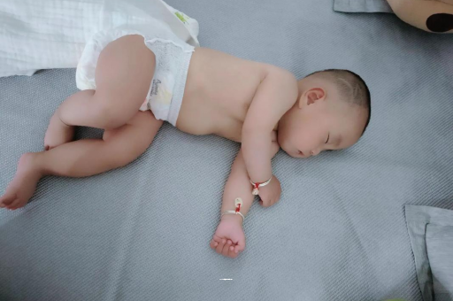 长沙3个月宝宝怎么抱
